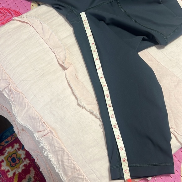 Lululemon Grey size 8 Wunder Under leggings cropped 17” inseam - Picture 10 of 10